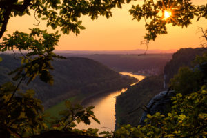 Sonnenuntergang über der Elbe