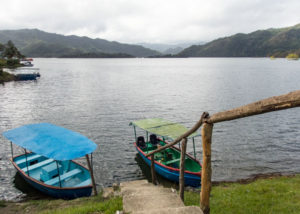 Boote am Hanabanilla Stausee