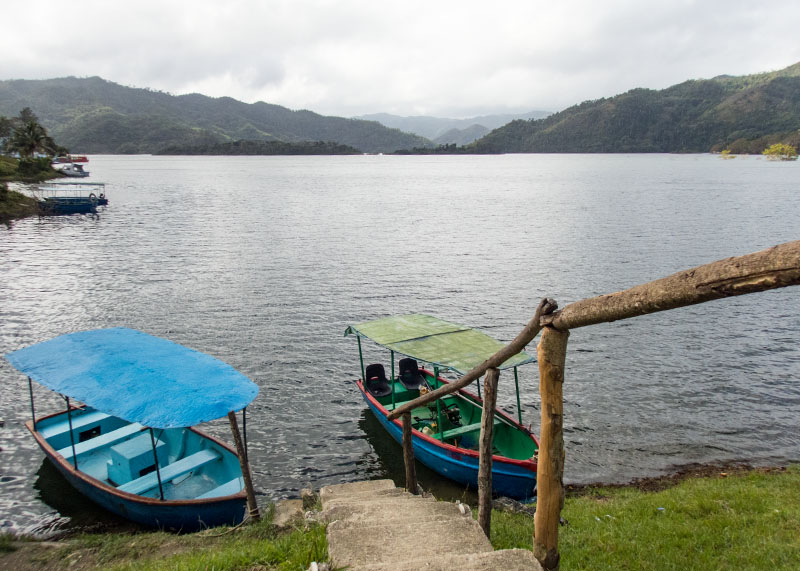 Boote am Hanabanilla Stausee