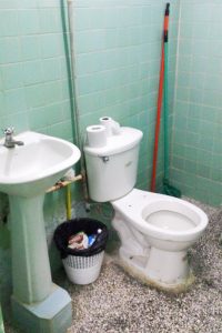 WC auf der Intensivstation in Cienfuegos, Kuba